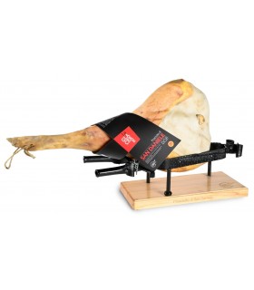 Prosciutto Crudo San Daniele AOP non désossé, placé dans une élégante boîte en bois